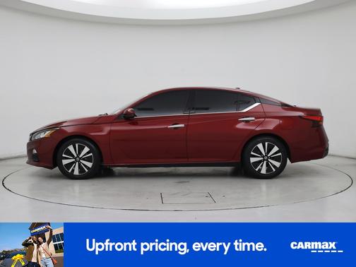 Red 2019 Nissan Altima SV