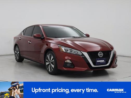 Red 2019 Nissan Altima SV