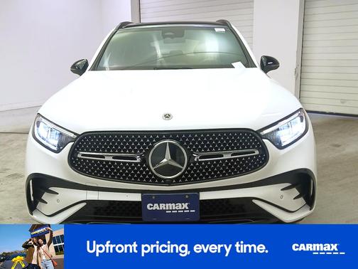 White 2024 Mercedes-Benz GLC 300