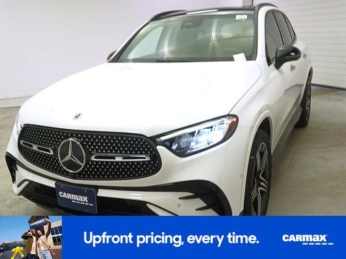 White 2024 Mercedes-Benz GLC 300