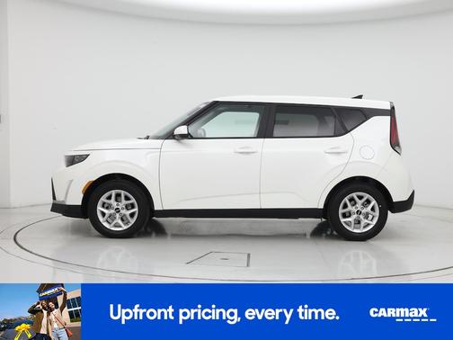 White 2025 Kia Soul LX