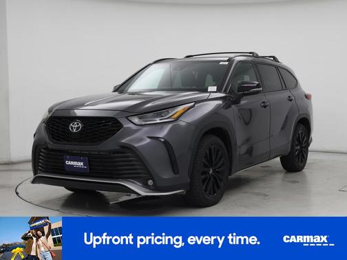 Gray 2023 Toyota Highlander XSE