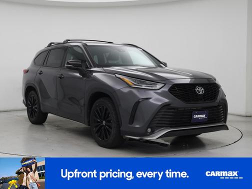Gray 2023 Toyota Highlander XSE