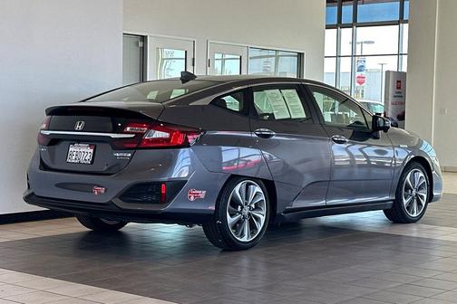 Modern Steel Metallic 2018 Honda Clarity Plug-In Hybrid Touring