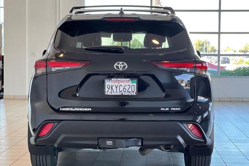 Midnight Black Metallic 2024 Toyota Highlander XLE