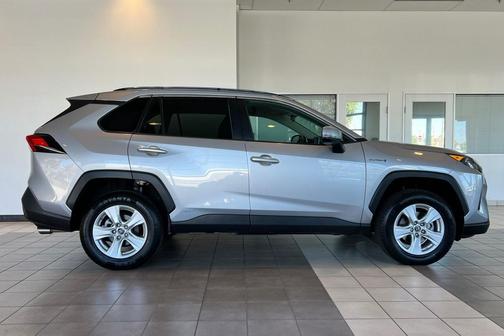 2020 Toyota RAV4 Hybrid LE