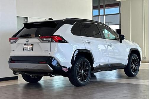 2022 Toyota RAV4 Hybrid SE