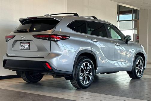 2025 Toyota Highlander XLE