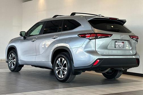 2025 Toyota Highlander XLE