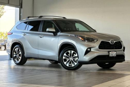 2025 Toyota Highlander XLE