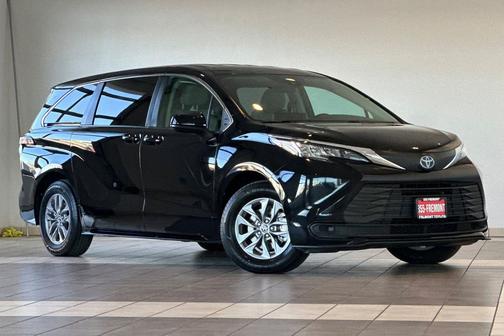 2023 Toyota Sienna LE