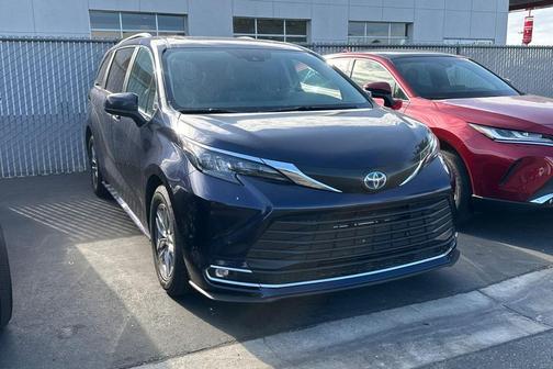 2024 Toyota Sienna XLE