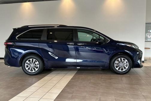 2024 Toyota Sienna XLE