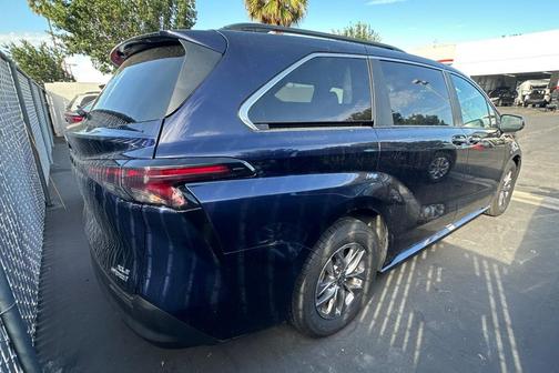 2024 Toyota Sienna XLE
