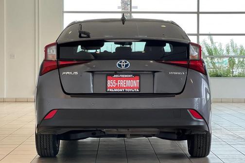 2022 Toyota Prius LE