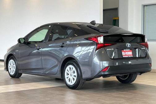 2022 Toyota Prius LE