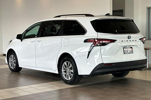 2022 Toyota Sienna LE