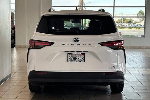 2022 Toyota Sienna LE
