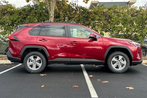 2025 Toyota RAV4 Hybrid XLE