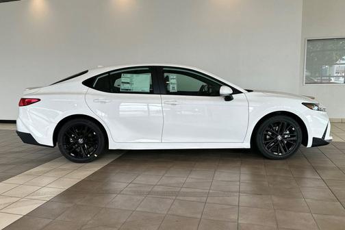 Ice 2026 Toyota Camry SE
