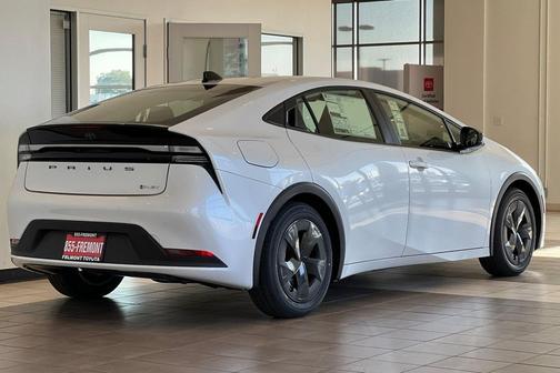 2026 Toyota Prius Plug-In Hybrid SE