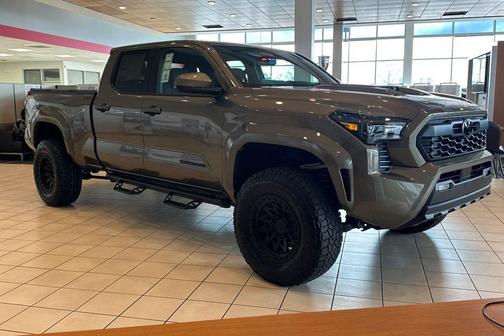 Bronze 2026 Toyota Tacoma TRD Sport