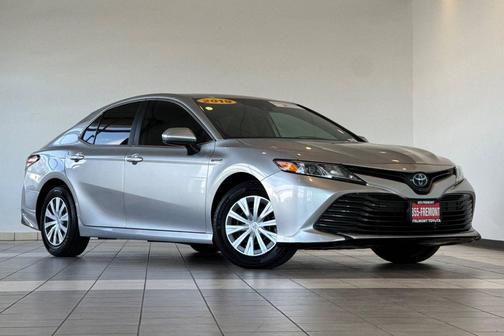 Celestial Silver Metallic 2019 Toyota Camry Hybrid LE