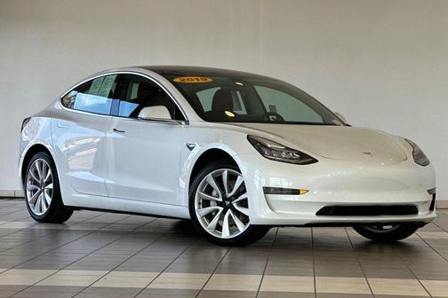 Pearl White Multi-Coat 2019 Tesla Model 3 Standard Range Plus