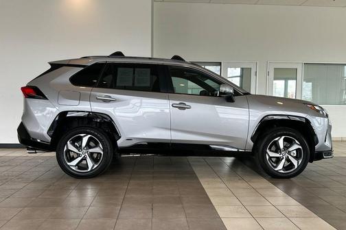 2025 Toyota RAV4 Hybrid SE