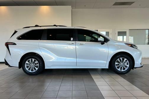 2024 Toyota Sienna XLE