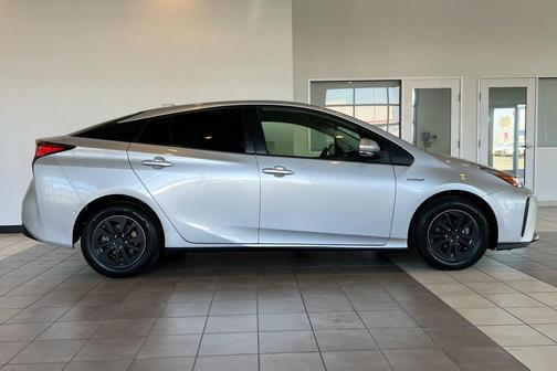 2021 Toyota Prius LE