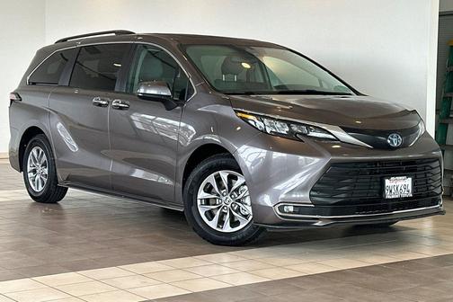 2024 Toyota Sienna XLE