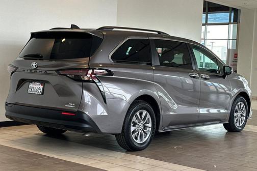 2024 Toyota Sienna XLE