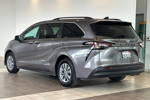 2024 Toyota Sienna XLE