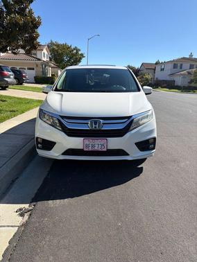 White Diamond Pearl 2019 Honda Odyssey EX-L