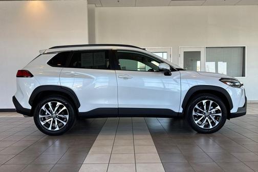 Wind Chill Pearl 2024 Toyota Corolla Cross XLE