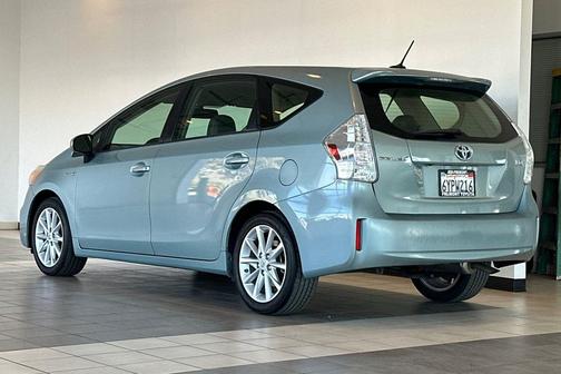 2013 Toyota Prius v Five