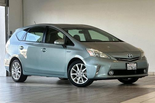 2013 Toyota Prius v Five