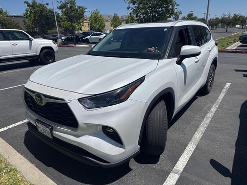 Wind Chill Pearl 2023 Toyota Highlander XLE