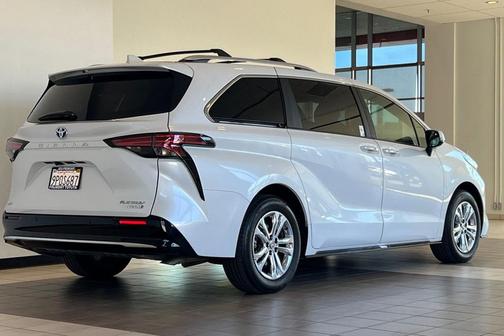 2024 Toyota Sienna Platinum