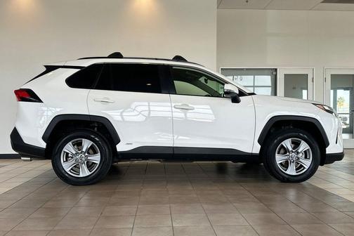 2025 Toyota RAV4 Hybrid LE
