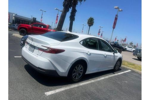 Ice Cap 2026 Toyota Camry LE