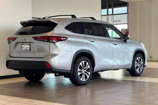 2024 Toyota Highlander Hybrid XLE