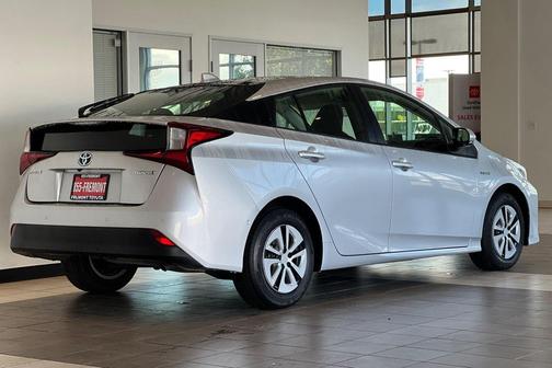 2022 Toyota Prius LE