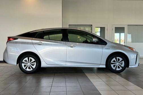 2022 Toyota Prius LE