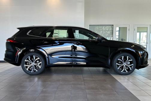 2025 Toyota Crown Signia XLE