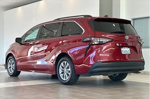 2023 Toyota Sienna XLE