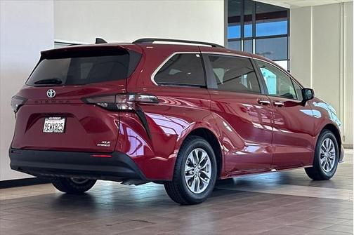 2023 Toyota Sienna XLE