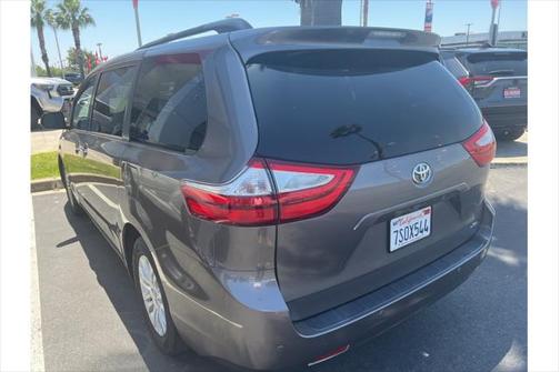 2016 Toyota Sienna XLE