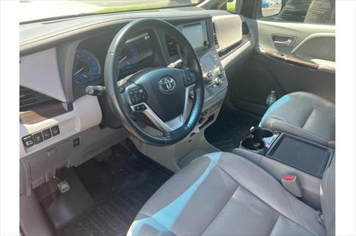 2016 Toyota Sienna XLE